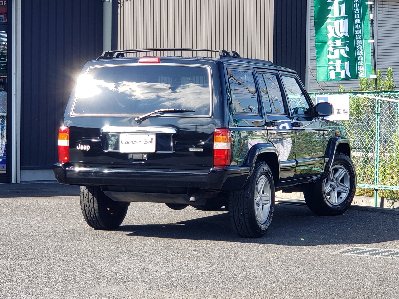 u~ebh {vV[gEbhCeA XJ^JeepCherokeeŏIfyz 215.7~zvڍ׃C[W摜ł